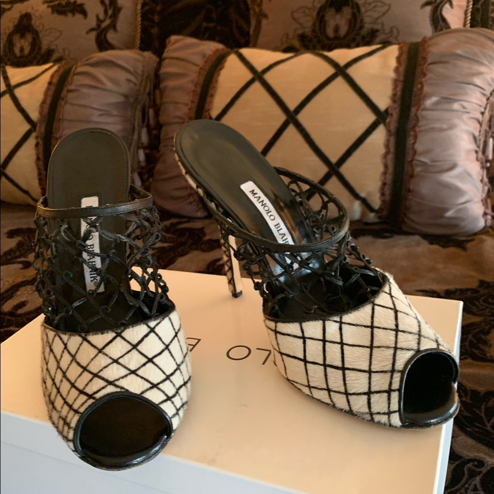 Authentic Manolo Blahnik shoes heels fishnet $995